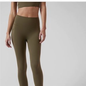 Salutation Stash Pocket II 7/8 Medium Athleta Leggings